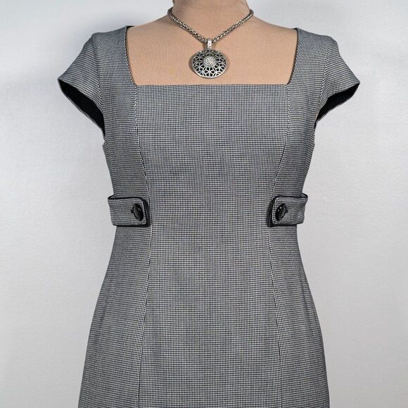 Jones New York Black and White Houndstooth Knit Cap Sleeve Shift Dress - Picture 3 of 7